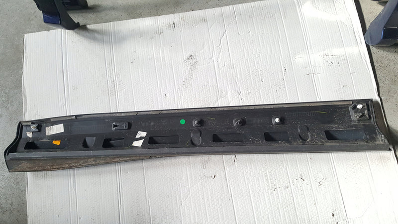 Listwa drzwi prawy przód AUDI Q3 II 83A853960A/B