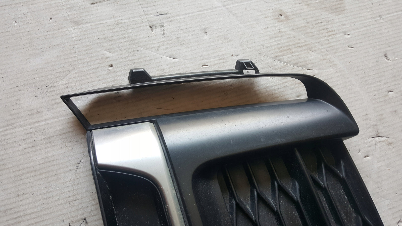 Kratka zderzaka PR przód AUDI A5 S-LINE 8W6807682F