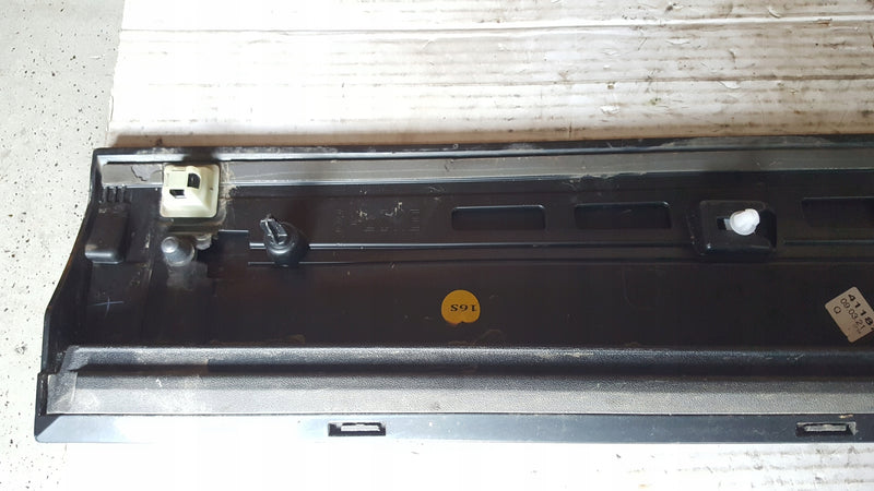 Listwa drzwi prawy przód AUDI Q2 S-LINE 81A853960A