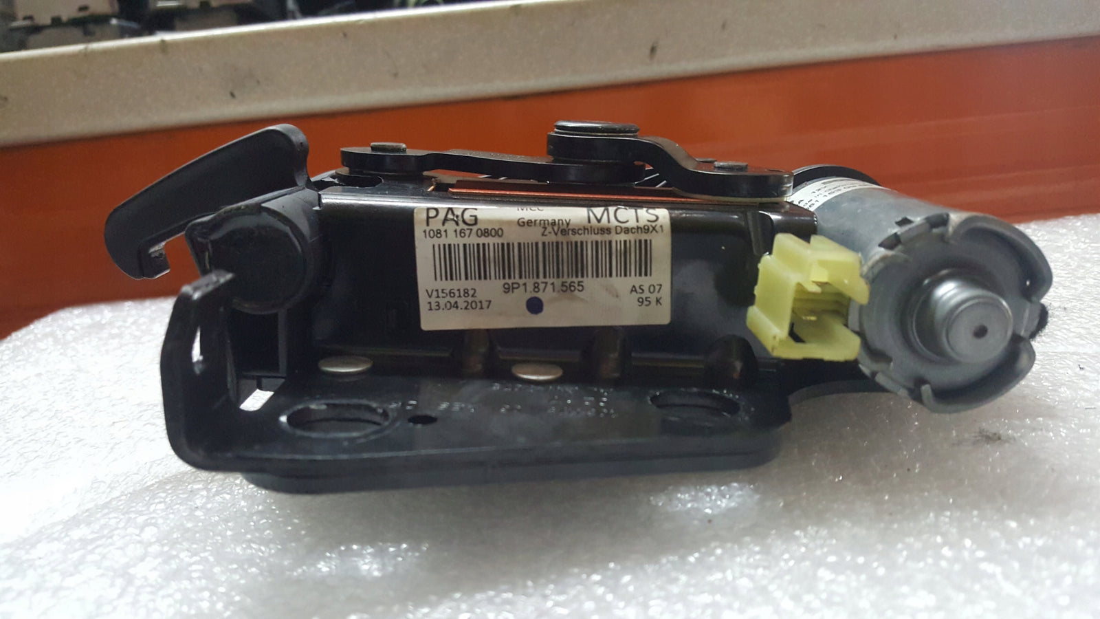 Zamek siłownik dachu PORSCHE 911 cabrio 9P1871565