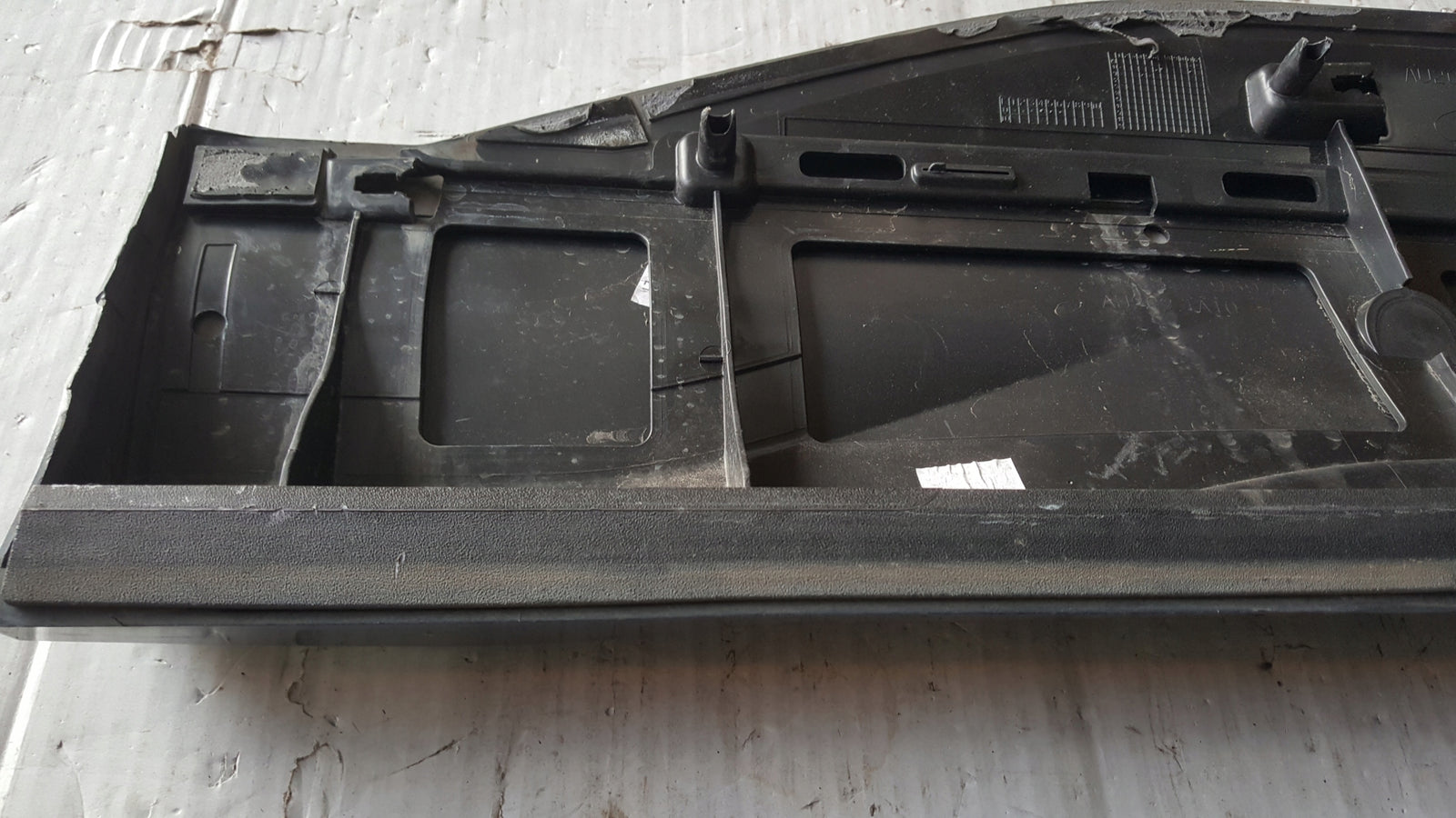 Listwa drzwi lewy tył AUDI Q4 e-tron 89A853969A demontaż