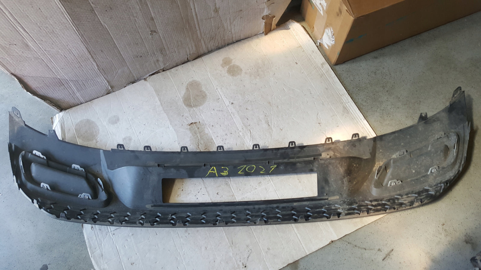 Dokładka spoiler zderzaka tylnego AUDI A3 S-LINE 8Y4807521B demontaż