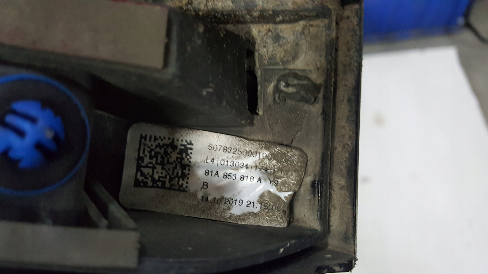 Listwa błotnika prawy tył AUDI Q2 81A853818A