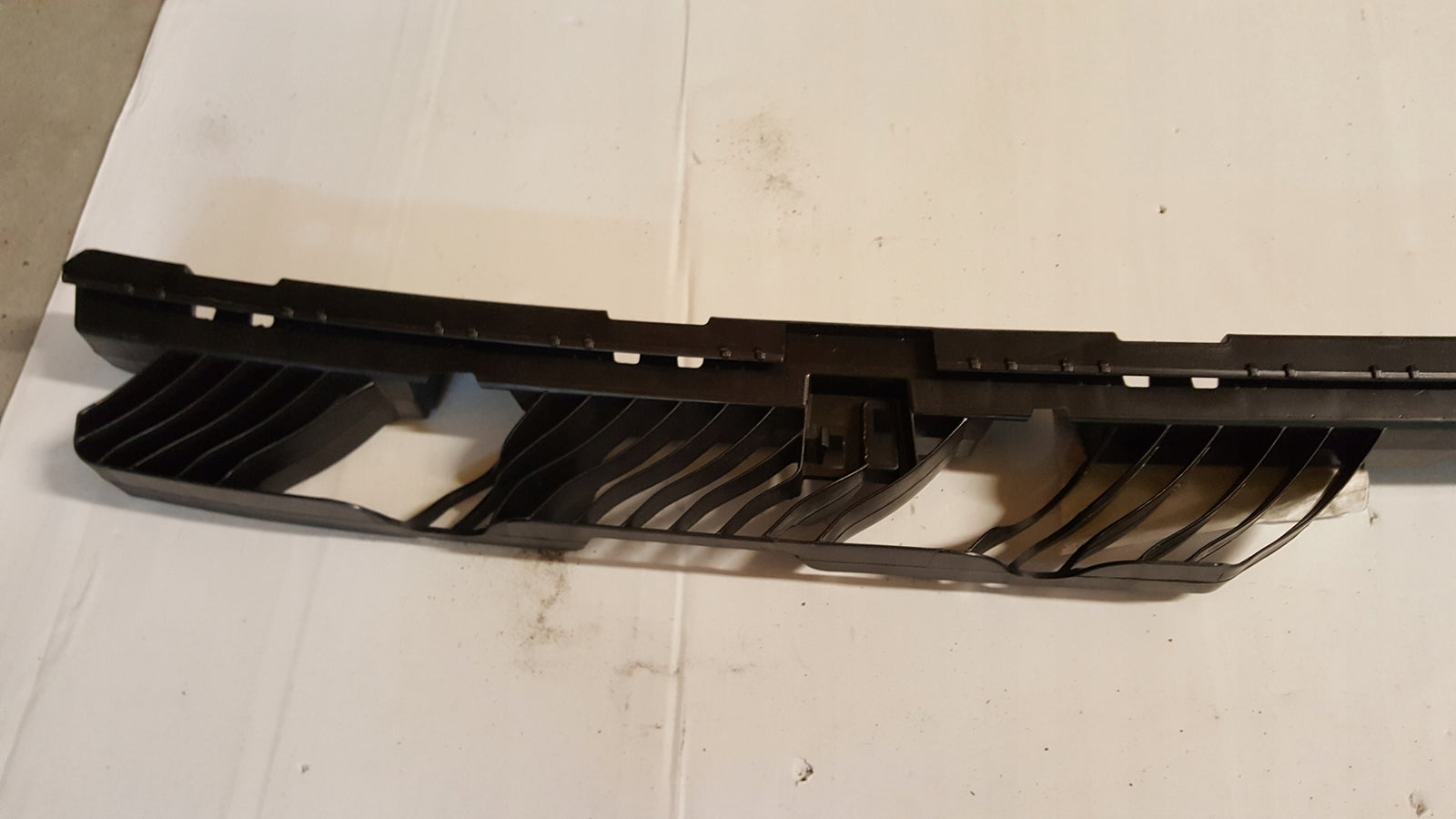Wspornik ślizg zderzaka tył VW TOURAN 5TA807863