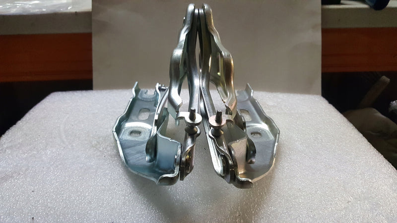 Zawiasy maski lewy + prawy SKODA OCTAVIA 5E3823301 5E3823302 NOWE oryginał