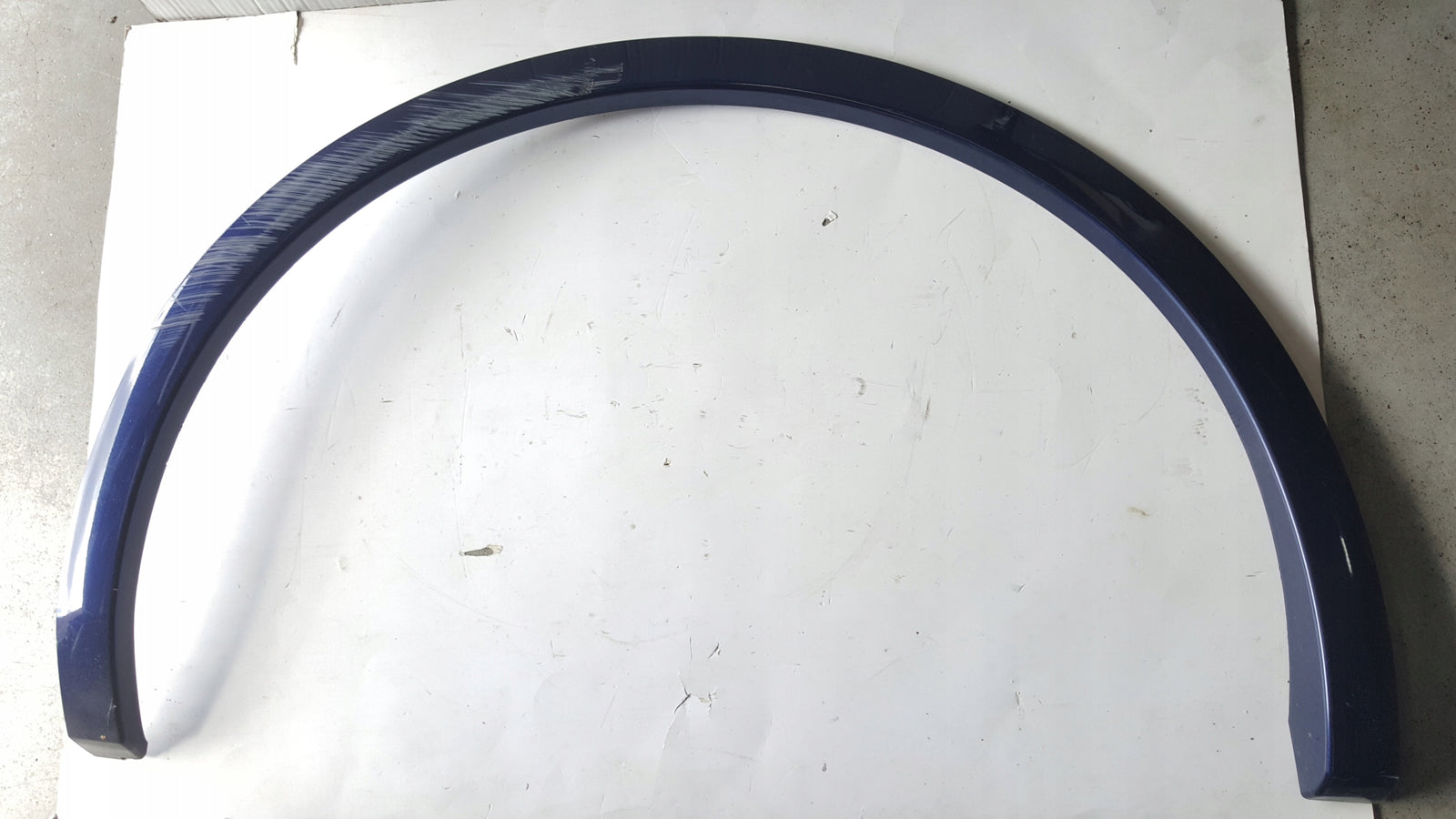 Listwa błotnika prawy tył AUDI Q5 80A853818A demontaż