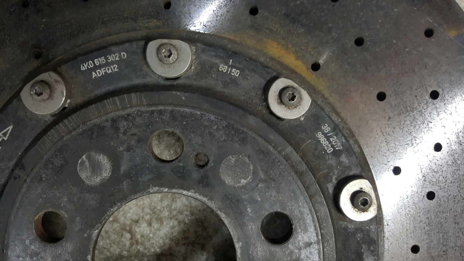 TARCZA CERAMICZNA Audi C8 A6 A7 4K0615302D PRAWA
