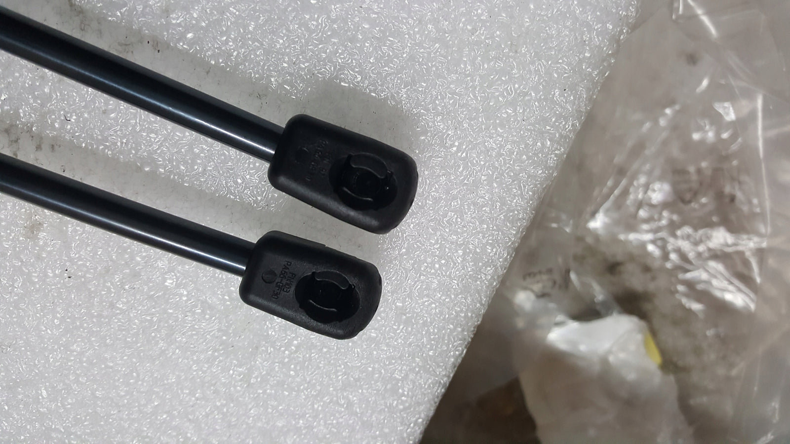 Siłowniki maski SKODA SUPERB 3V0823359A NOWE oryginał