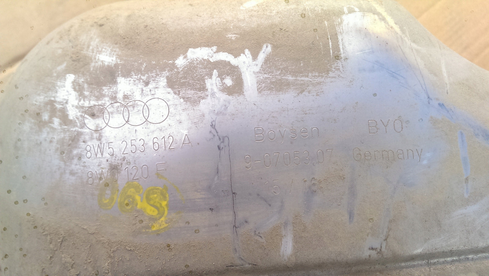 tłumik Audi A4 8W0253411 demontaż 8W5253612A