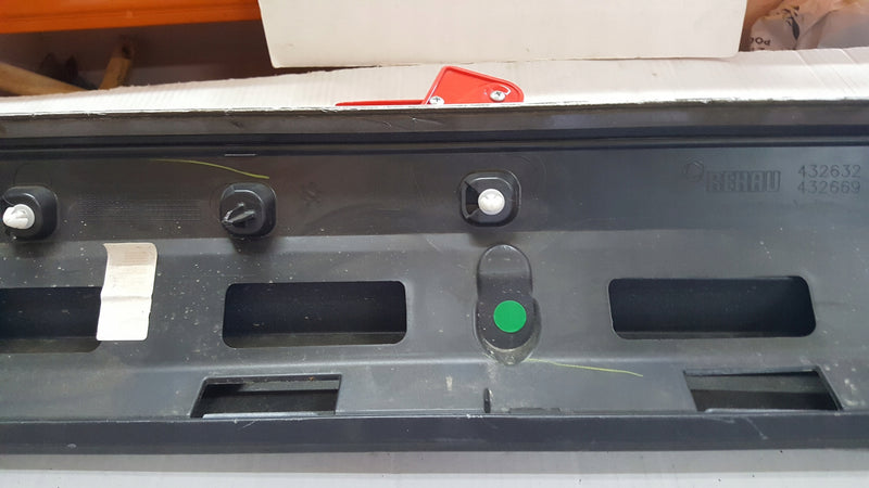 Listwa drzwi lewy przód AUDI Q3 II 83A853959A/B demontaż
