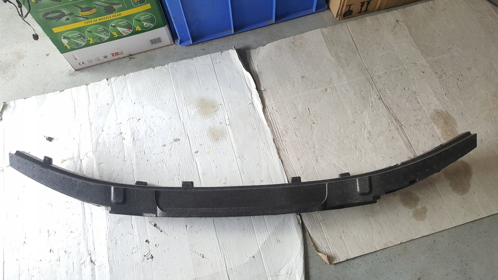 Absorber zderzaka przedniego SKODA ENYAQ 5LA807248 demontaż