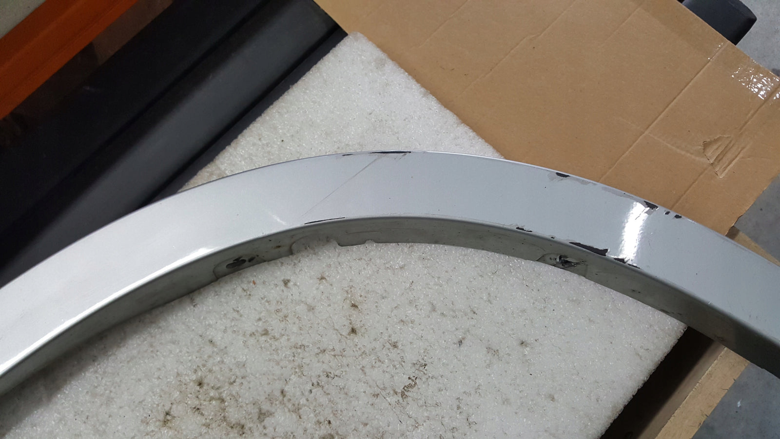 Jeep Cherokee 15-18 Przód lewa Listwa Nakładka na błotnik przedni