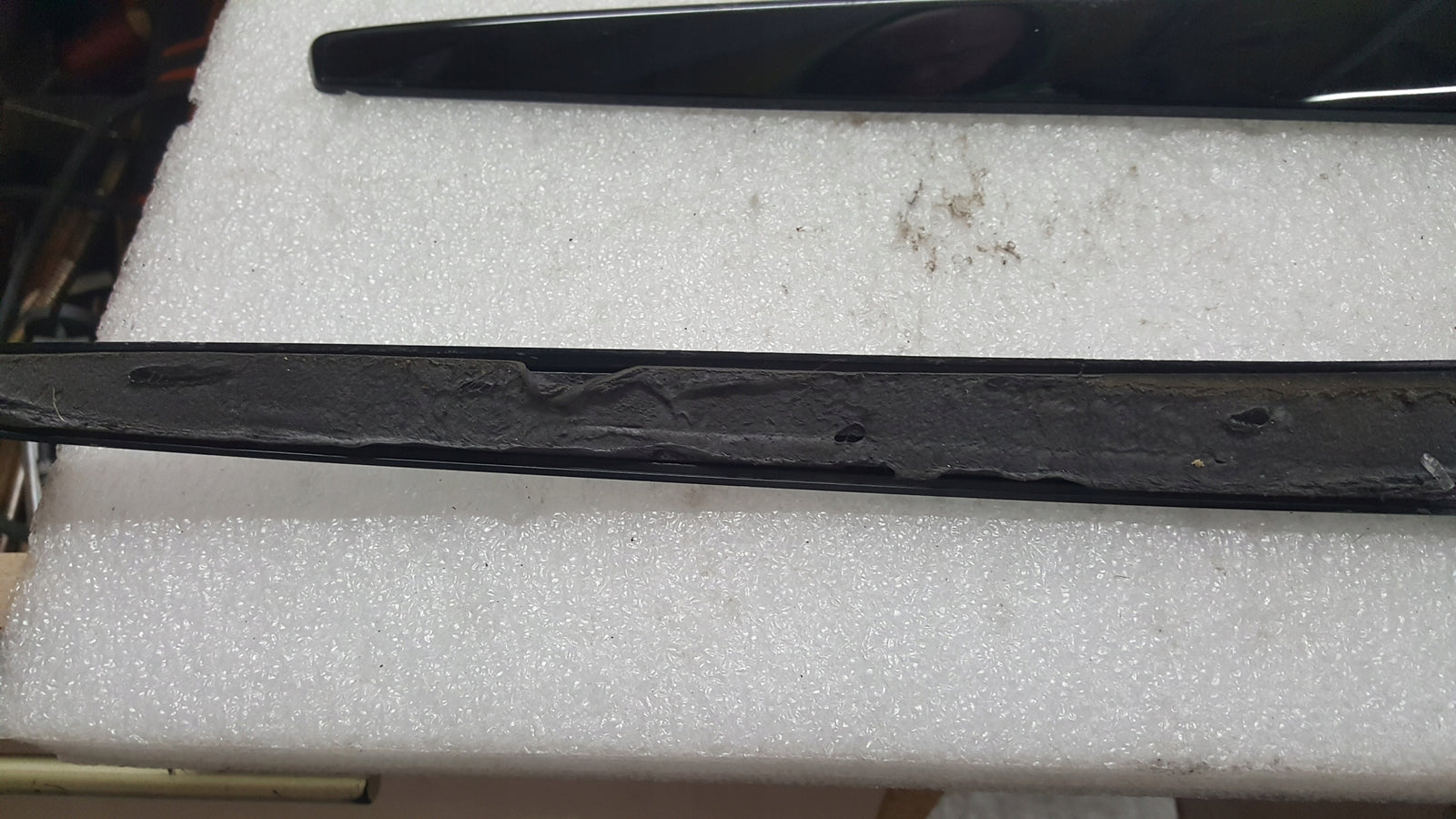 Listwy klapy bagażnika lewa + prawa strona SKODA KAROQ 57A827931 57A827932