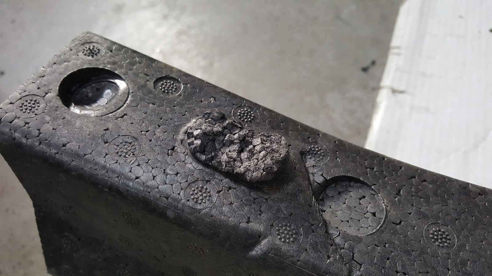 Absorber zderzaka przedniego VW GOLF VII 5G0807248G demontaż