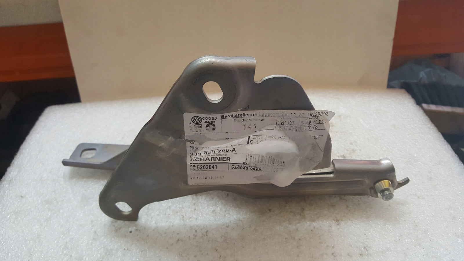 NOWY ORYGINALNY prawy zawias maski AUDI e-tron GT 4J3823296A