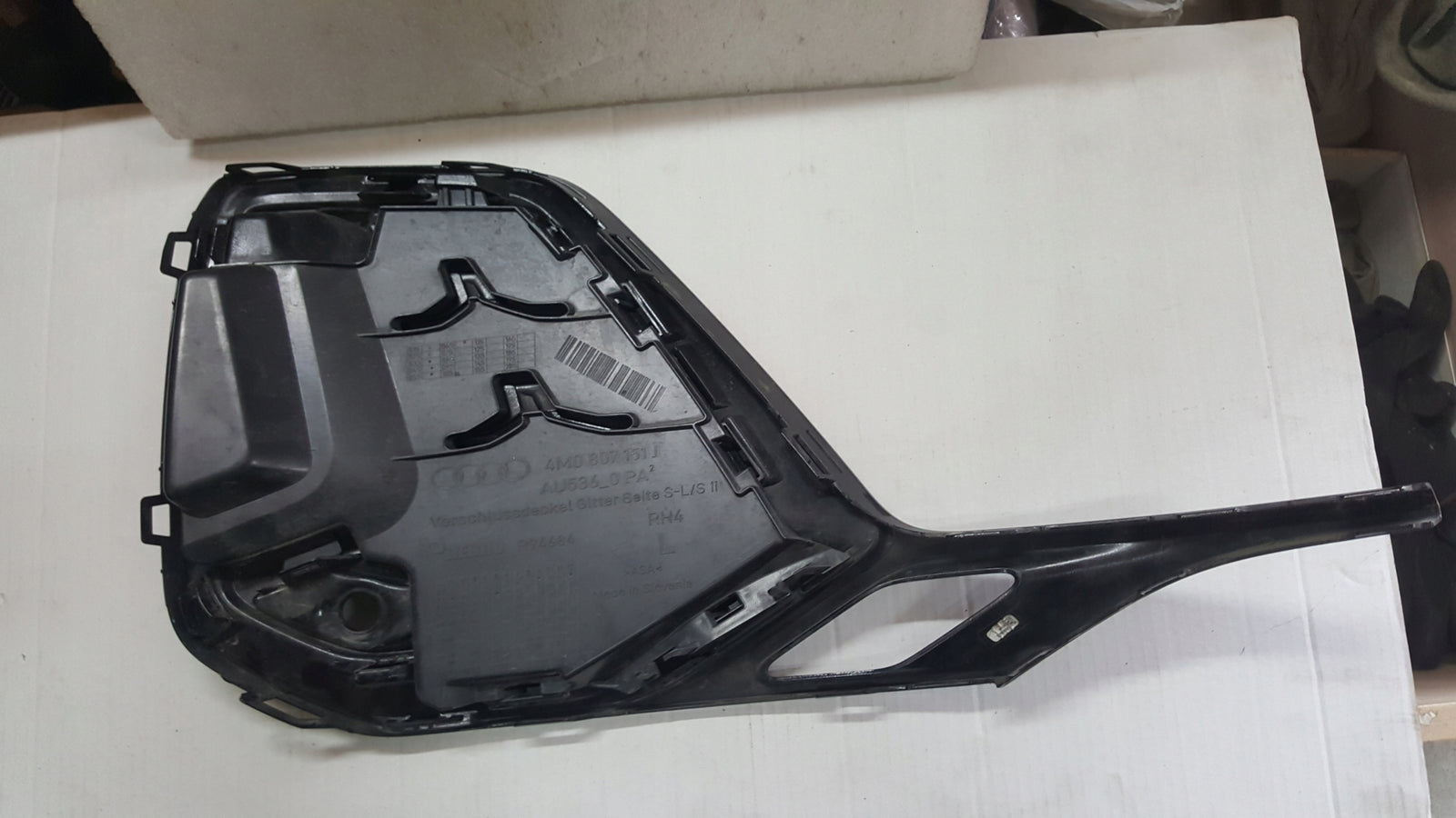 Kratka zderzaka lewy przód AUDI Q7 4M0807681AP demontaż