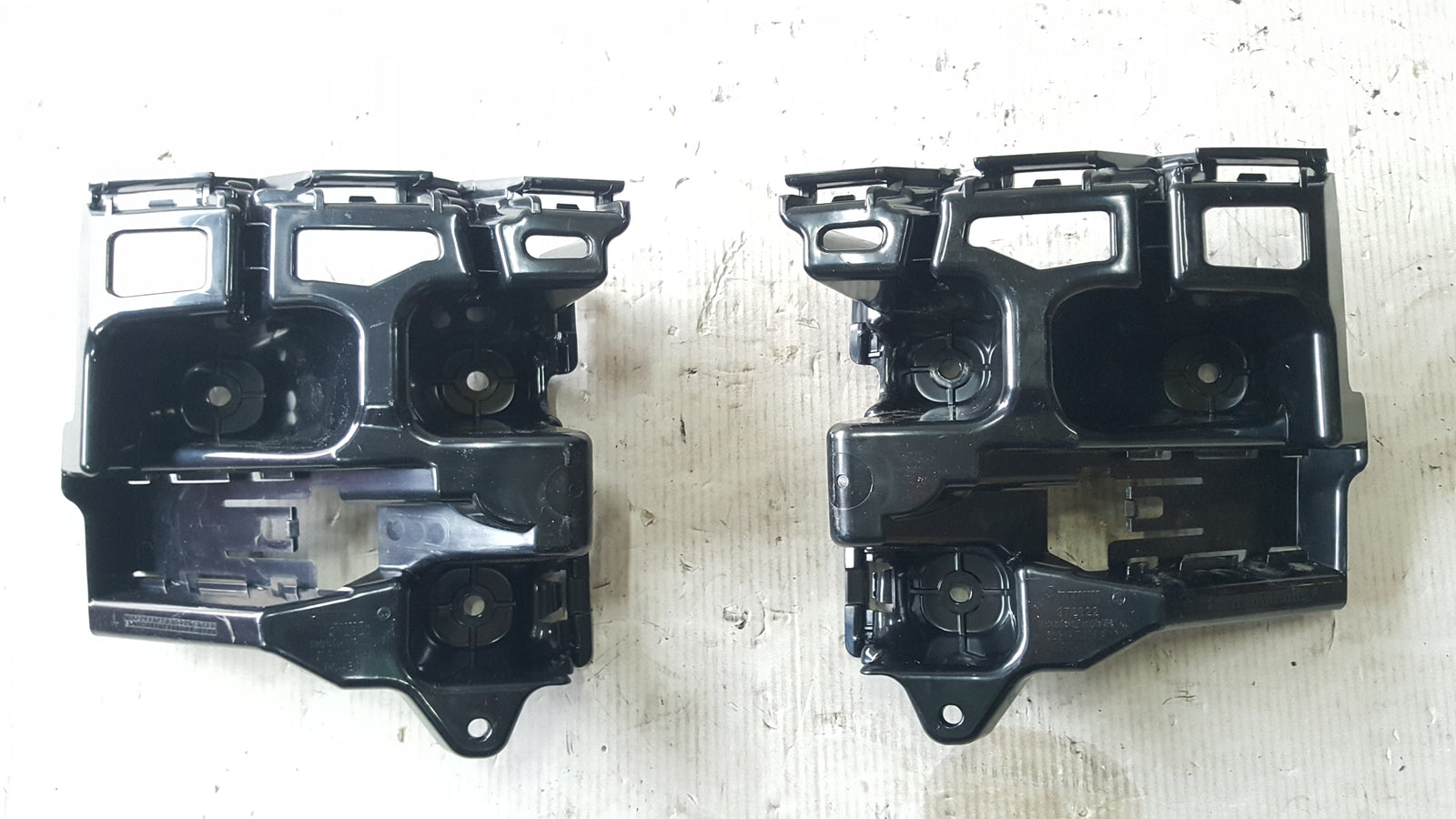 Ślizgi zderzaka tylnego lewy+prawy SKODA ENYAQ 5LG807393A 5LG807394A