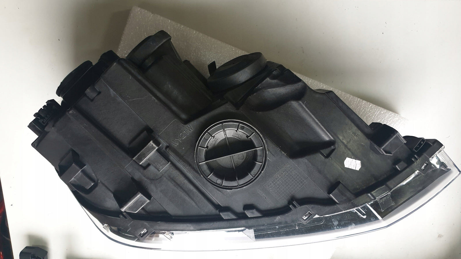 LE reflektor Vw POLO 2G1941005 2020r DEMONTAŻ