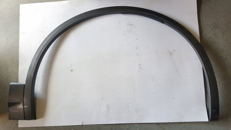 Listwa błotnika prawy przód VW TOUAREG 3 760853718A demontaż