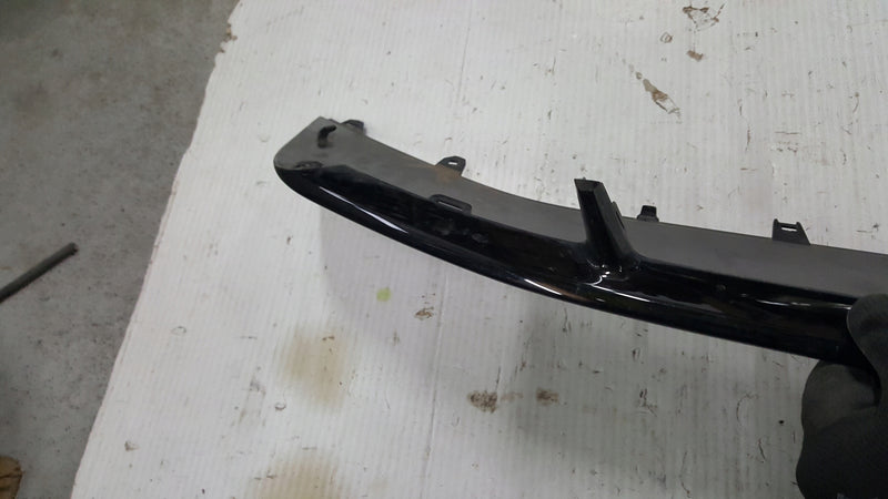 Spoiler dokładka zderzaka przedniego AUDI A4 (B9) 8W0807717B demontaż