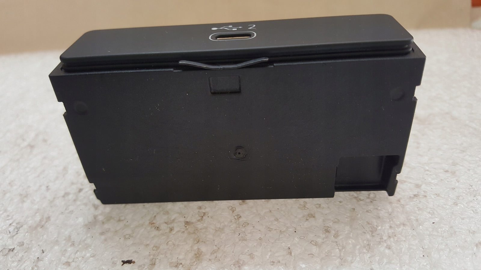 Gniazdo port USB AUDI A4 (B9) A5 Q5 RS4 RS5 8W0035708A demontaż