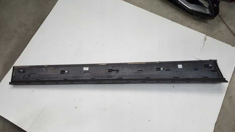 Listwa drzwi prawy przód AUDI Q5 8R0853960B
