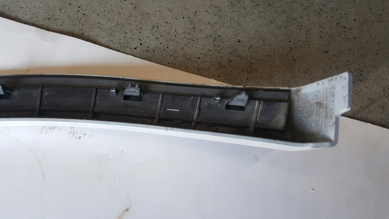 Listwa błotnika prawy tył AUDI Q5 80A853818A demontaż