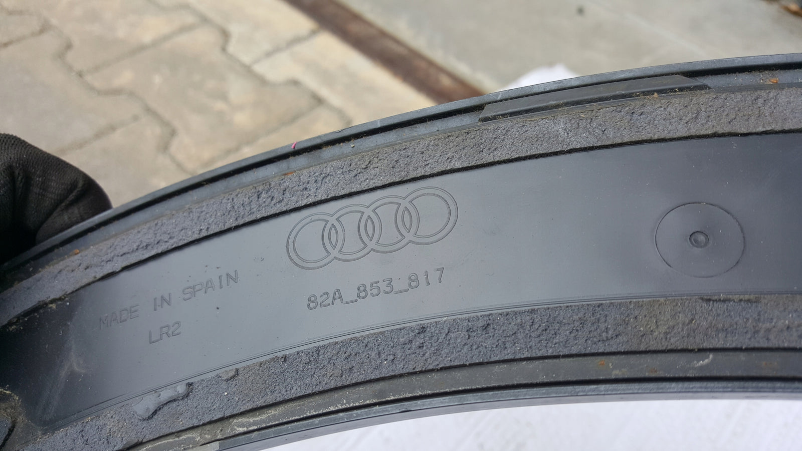 Listwa błotnika lewy tył AUDI A1 S1 82A853817