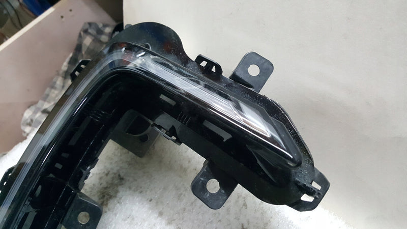 Prawy halogen LED- DRL-- VW E-UP! lift 12E941056E demontaż