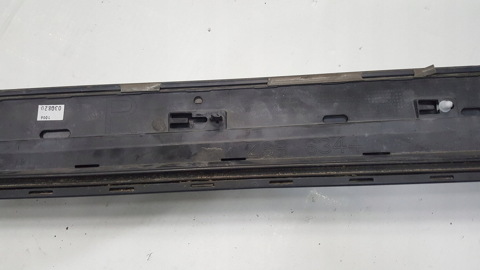 Listwa drzwi prawy przód AUDI Q5 8R0853960B