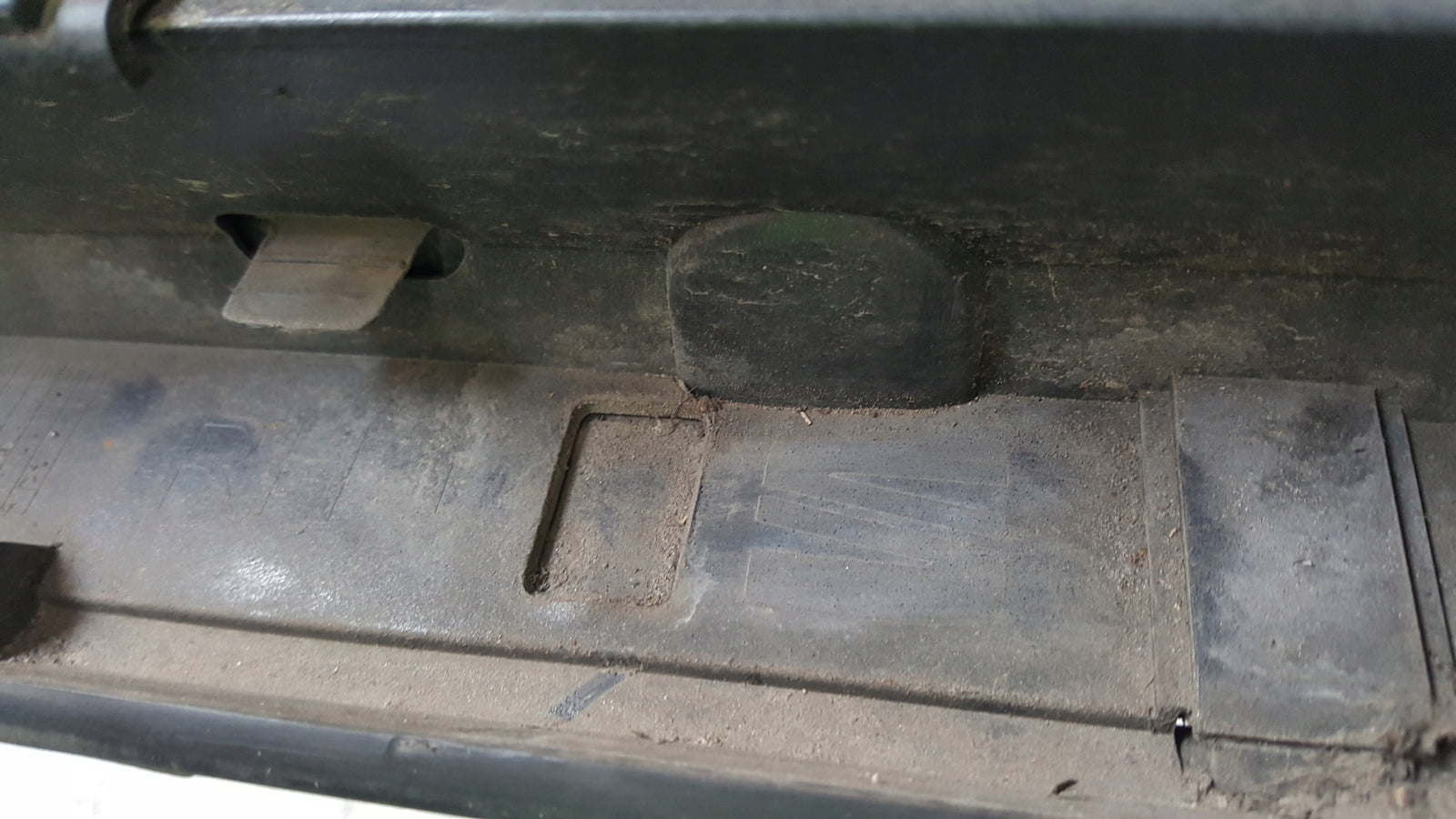 Listwa drzwi prawy tył SEAT ATECA 575854950J demontaż