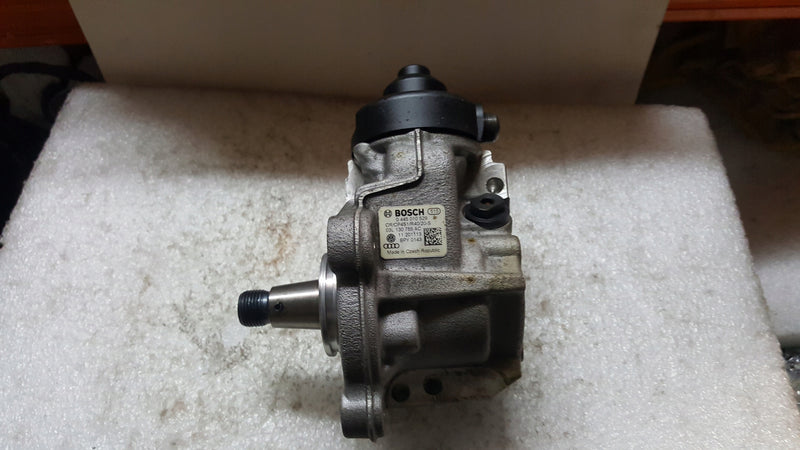 Pompa wtryskowa 2.0 TDI --VW AUDI 03L130755AC demontaż