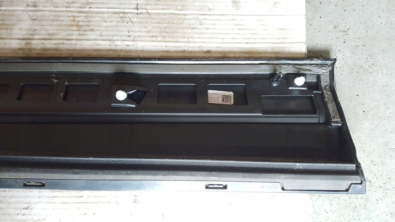 Listwa drzwi prawy przód AUDI Q2 S-LINE 81A853960A