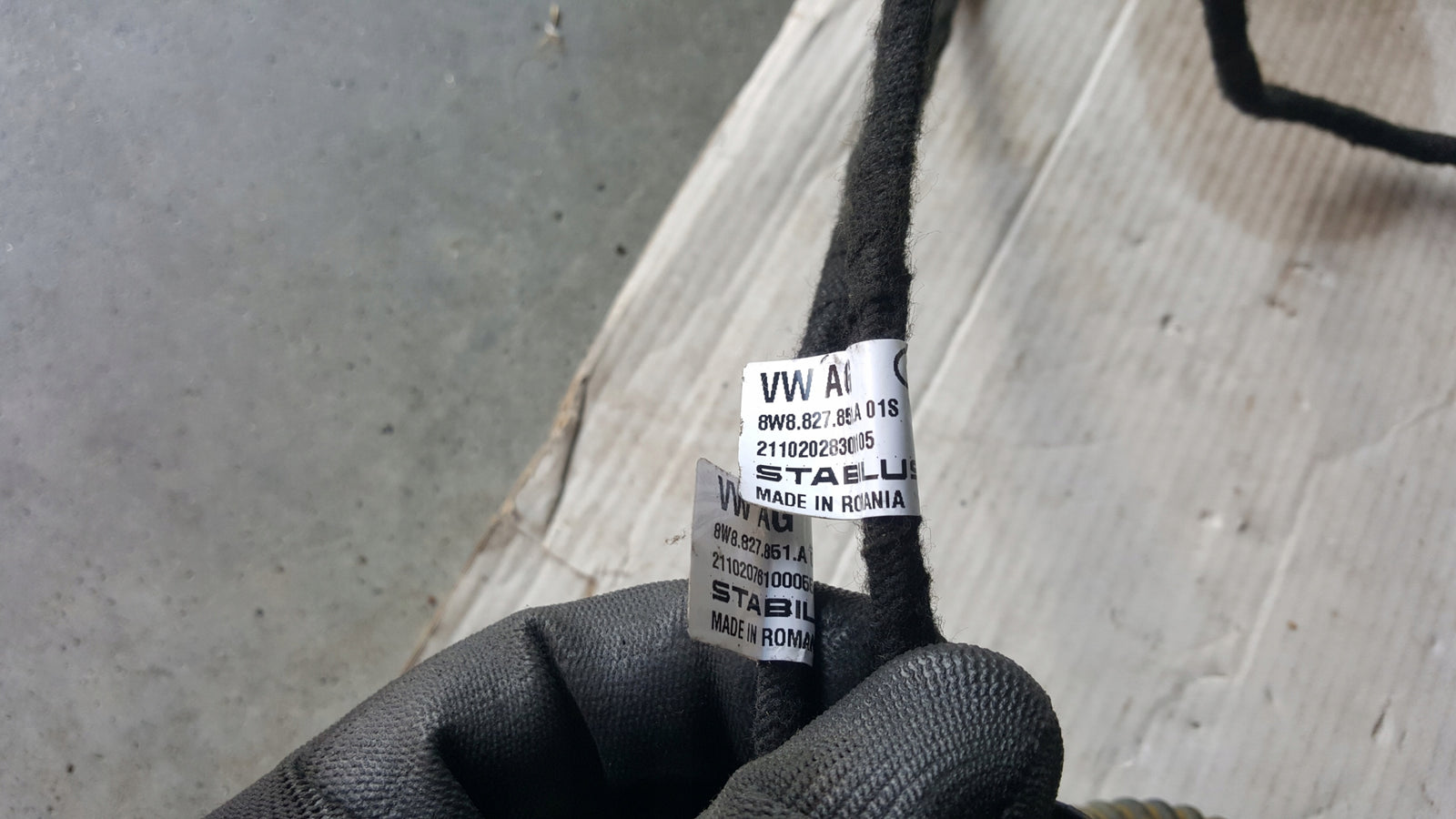 Siłownik klapy bagażnika AUDI A5 RS5 8W8827851A demontaż oryginał