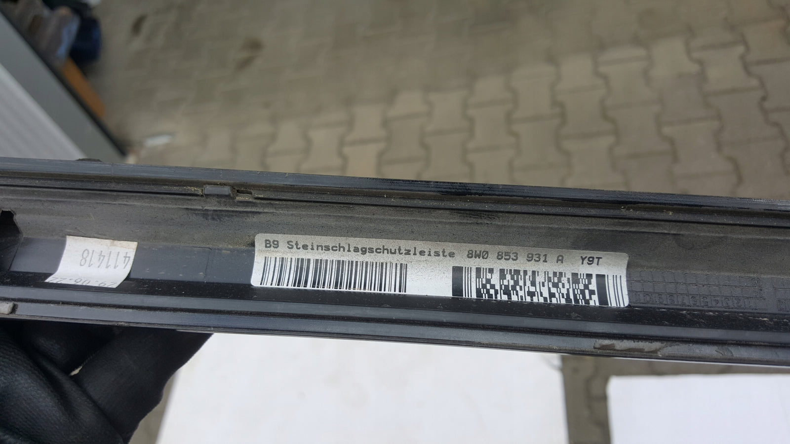 Listwa progowa prawa AUDI A4 B9 S-LINE 8W0853931A