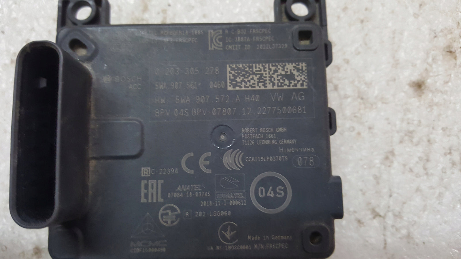 Radar sensor ACC VW AUDI SEAT SKODA 5WA907561 5WA907572A demontaż