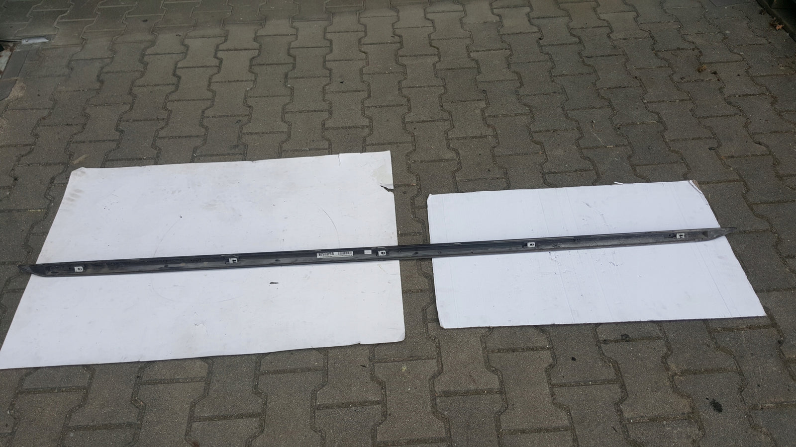 Listwa progowa prawa AUDI A4 B9 S-LINE 8W0853931A
