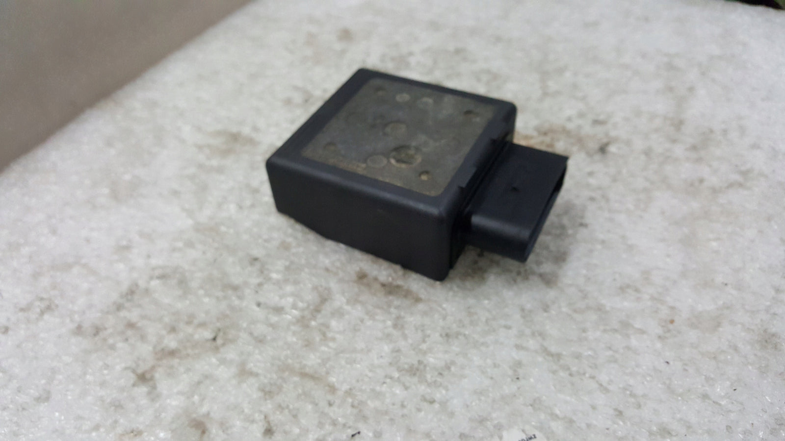 Moduł sterownik pompy paliwa VW AUDI SEAT SKODA 5Q0906121R demontaż