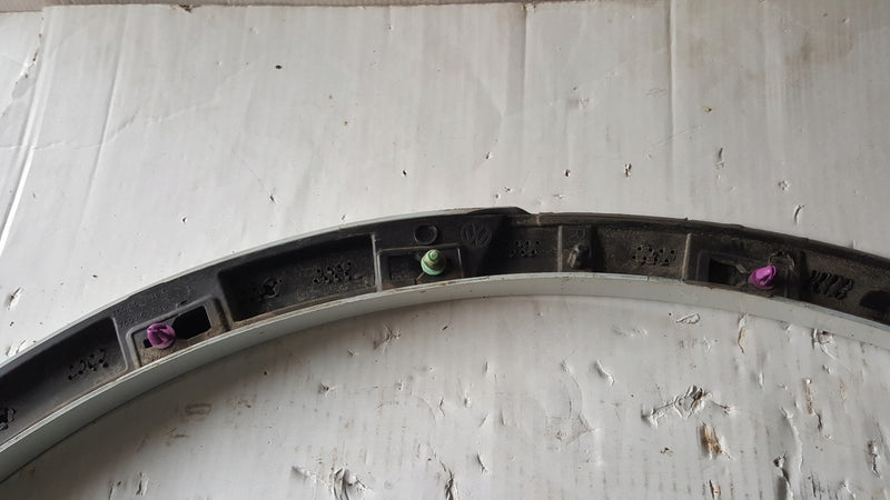 Listwa błotnika prawy tył VW TOUAREG 3 760853818D