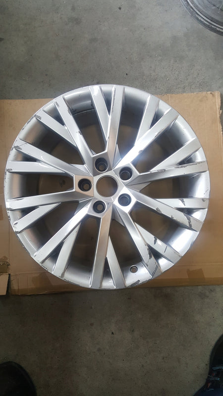 SKODA SUPERB III 8x18 ET44 5x112 3V0601025AN 3V0601025CD