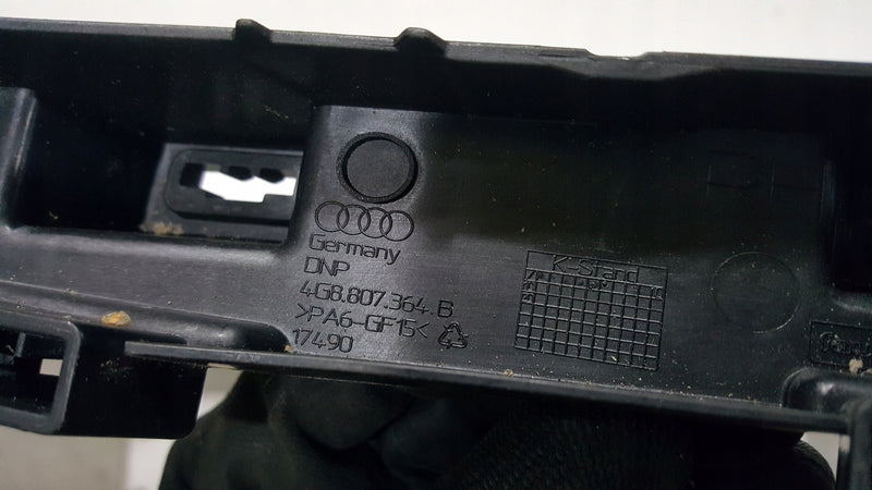 Mocowanie ślizg zderzaka prawy tył AUDI A7 4G8807364B demontaż