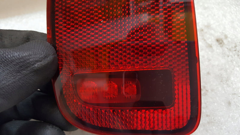 Lampka LED zderzaka tylnego lewa strona VW ID.BUZZ 1T3945403 demontaż