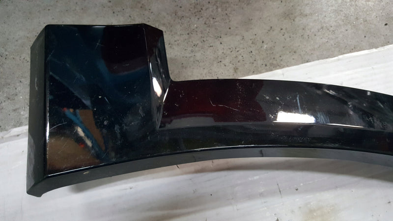 Listwa błotnika przedniego prawa strona AUDI E-TRON 4KE853718A demontaż
