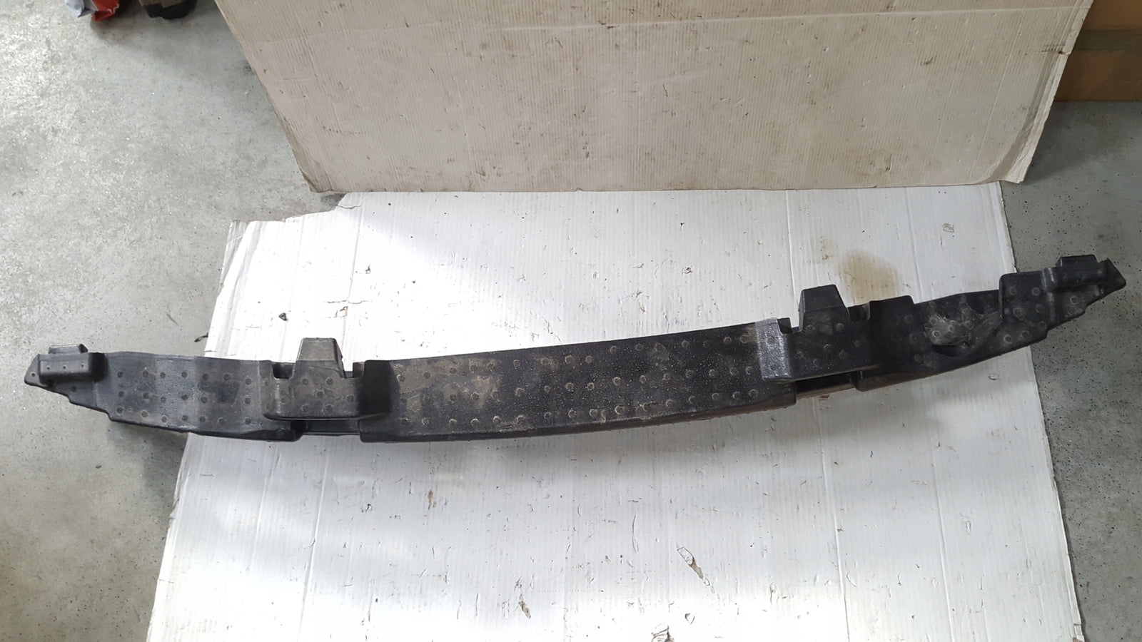 Absorber zderzaka tylnego AUDI Q3 83A807695 demontaż