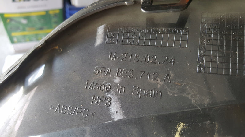 Listwa zderzaka przedniego prawa strona SEAT LEON 5FA853712A demontaż