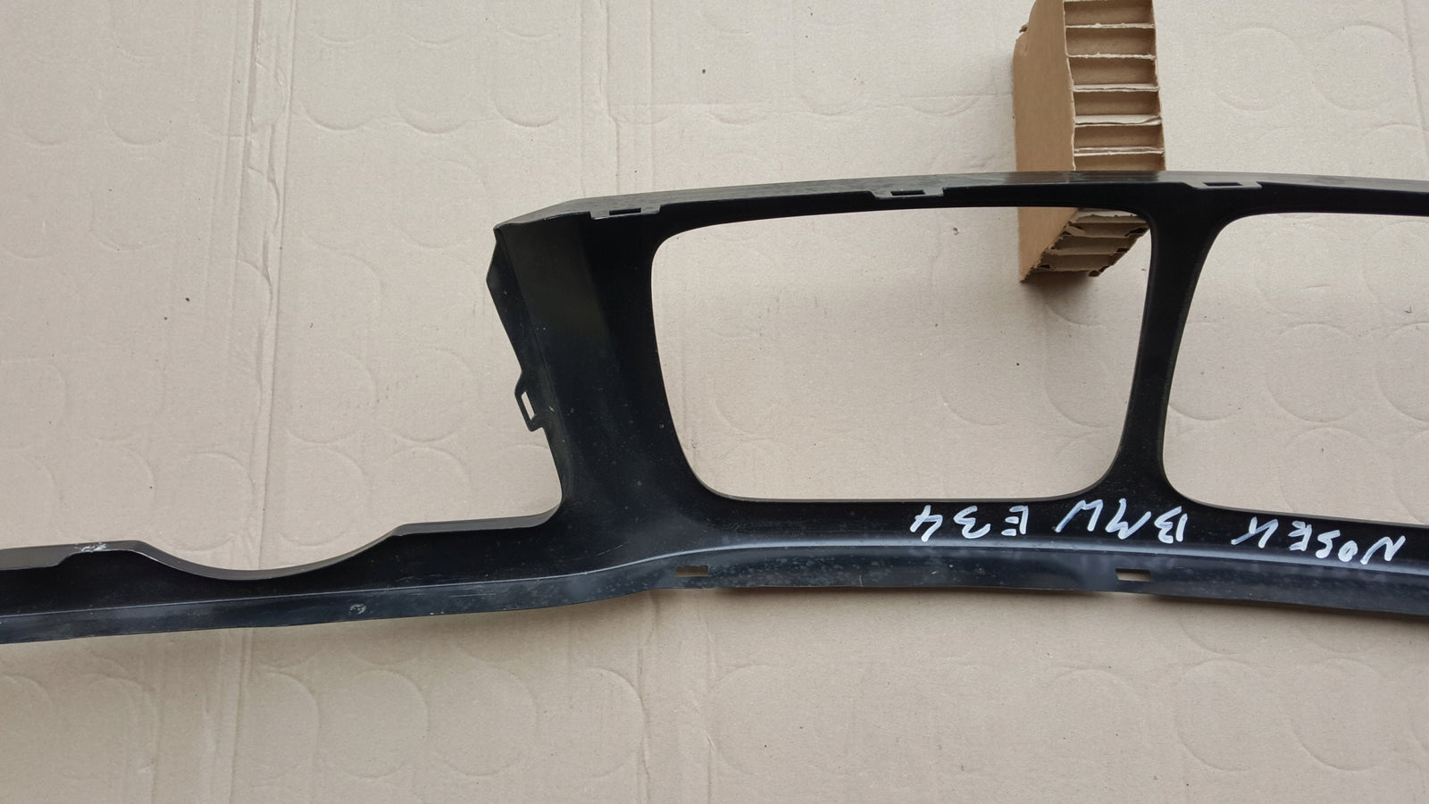 Nosek BMW e34 na szeroką maskę