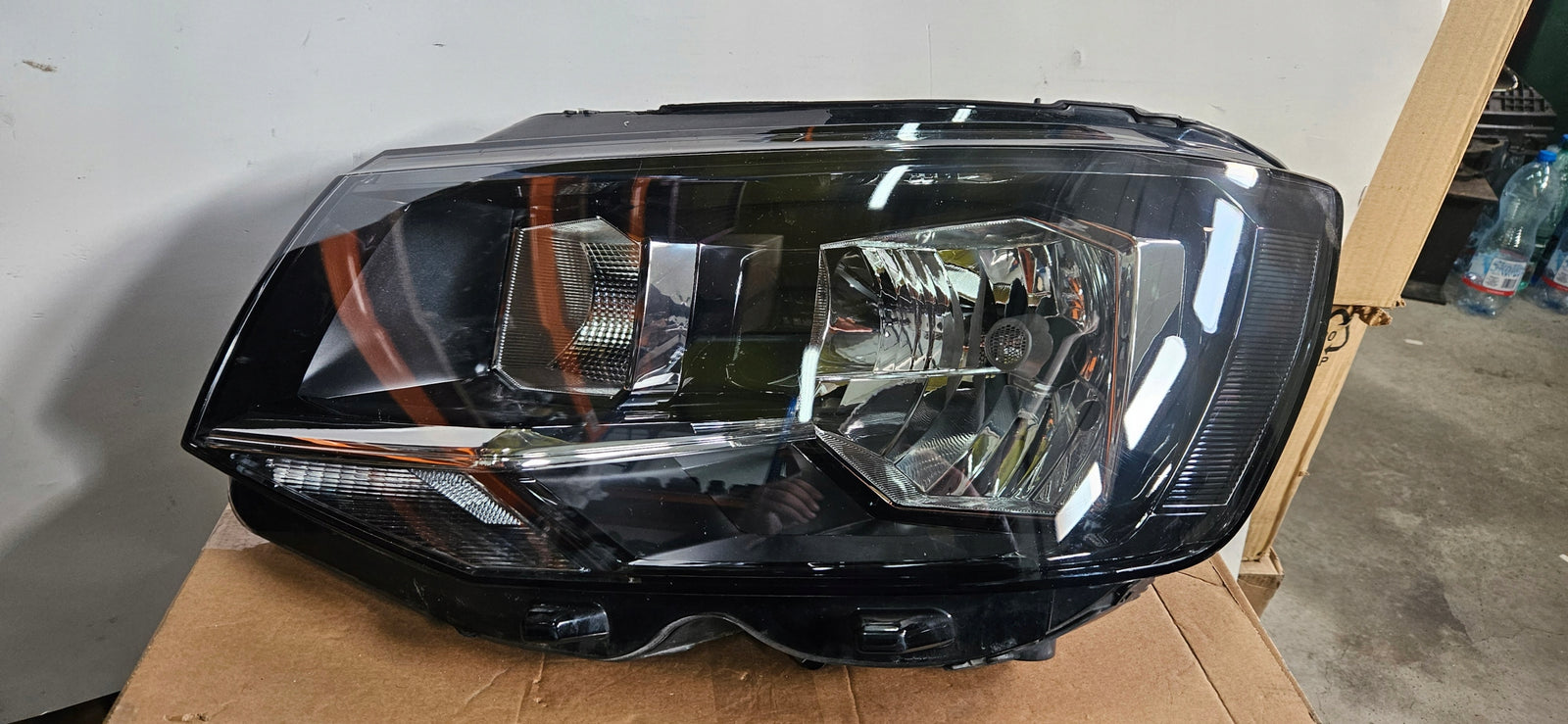 LE reflektor Vw T6 7E1941015AD 2017r IDEAŁ