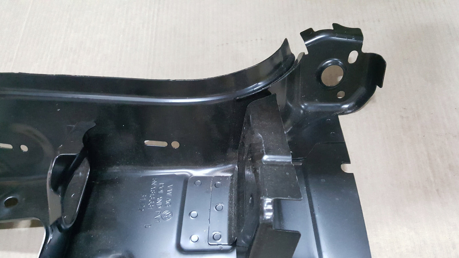 OKULAR WZMOCNIENIE LAMPY LEWY TYŁ VW TIGUAN II 5NA 5NA813331D ORYG
