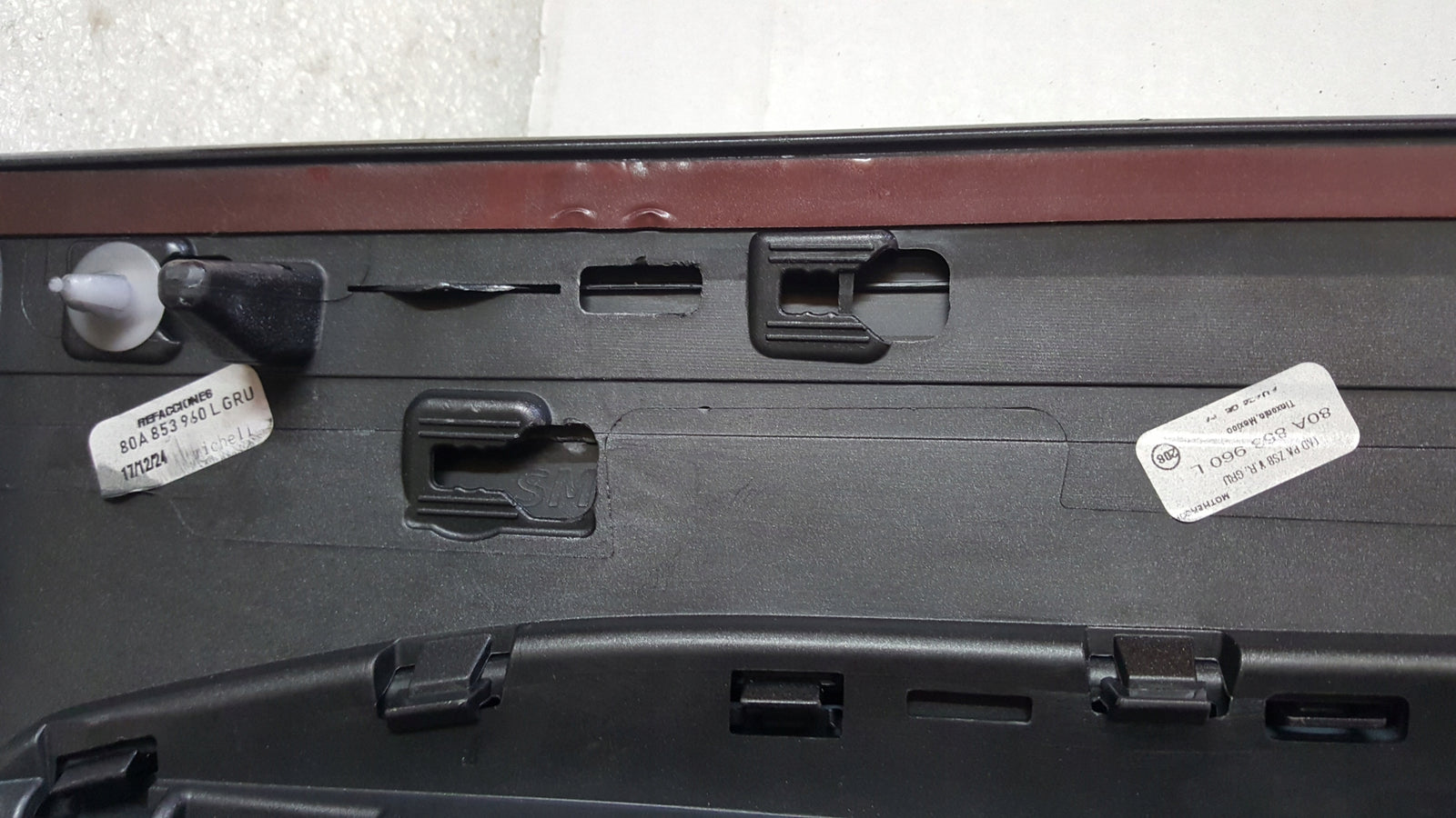 Listwa drzwi prawy przód AUDI Q5 80A853960A demontaż