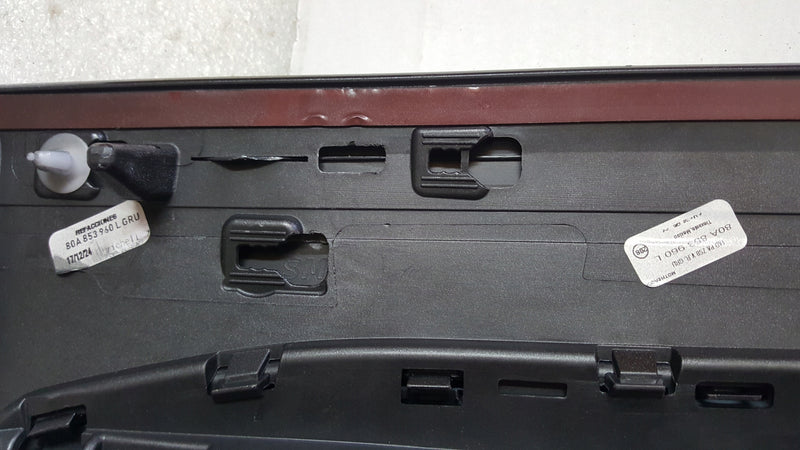 Listwa drzwi prawy przód AUDI Q5 80A853960A demontaż